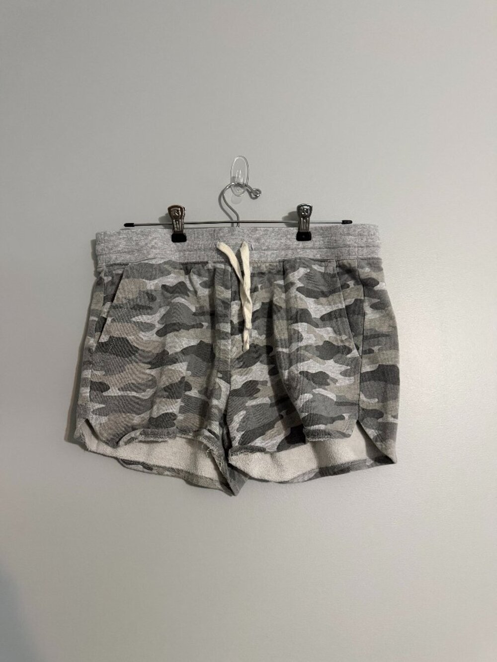 Amazon Essentials Shorts | Size Medium | Gray Camo